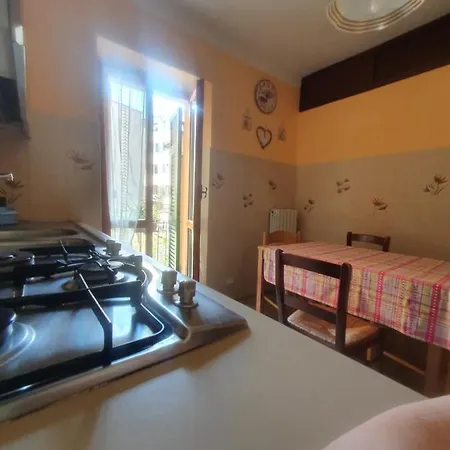 Sopra_lavia Stazione_la Spezia_cinque Terre Holiday home *